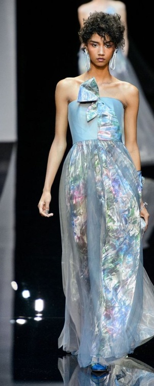 فستان من giorgio armani