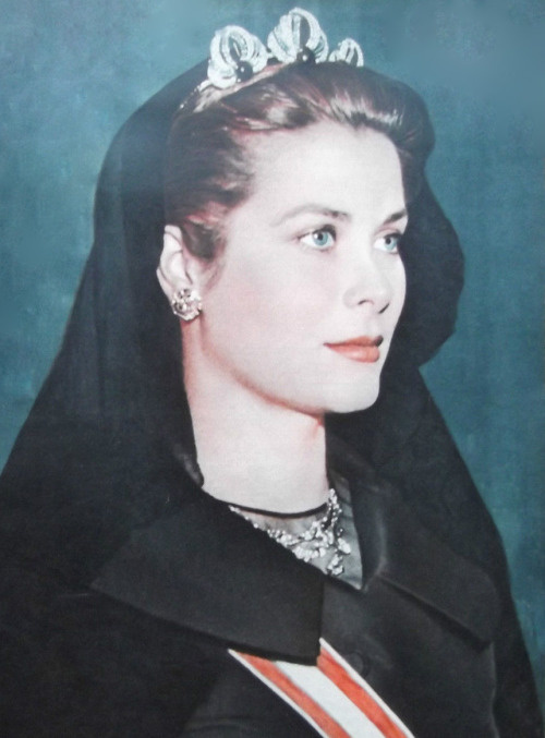 غريس كيلي متألقة بتاج The Bains de Mer Tiara من كارتييه