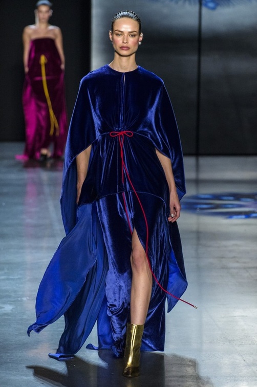 موديل الاكمام مع تصاميم الكاب من ‏Prabal Gurung
