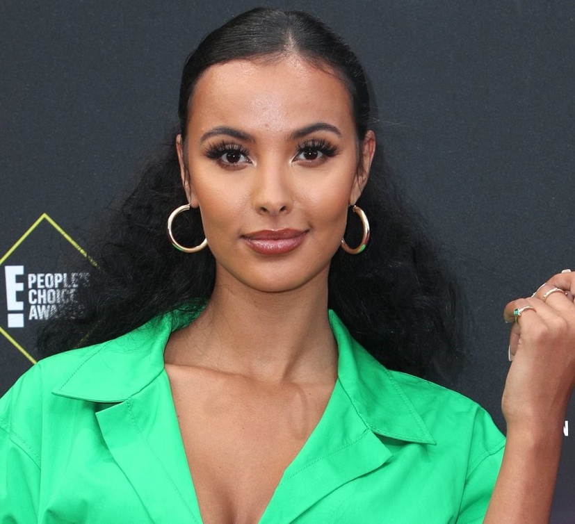 اعتمدت Maya Jama على الرموش في هذه الإطلالة