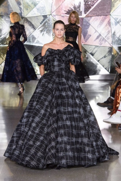 فستان من christian siriano