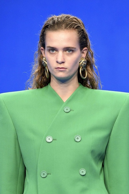 أقراط من Balenciaga