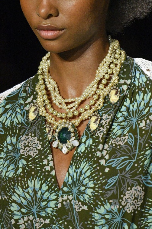 قلادة من Anna Sui