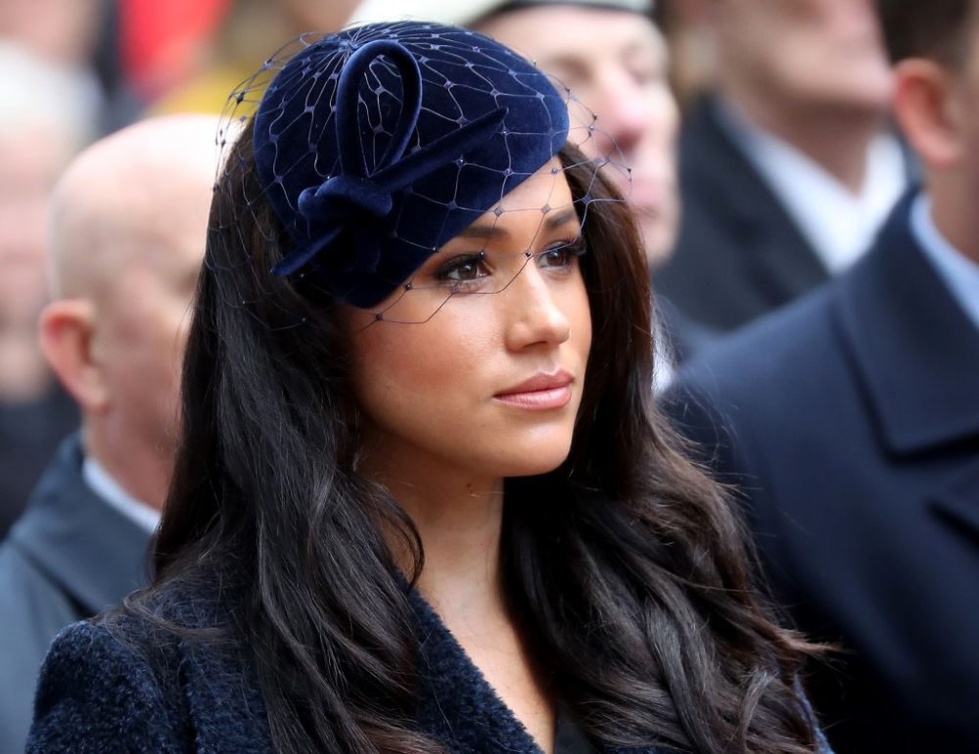 أكسسوارات شعر القبعة الجانبية بأسلوب ميغان ماركل Meghan Markle