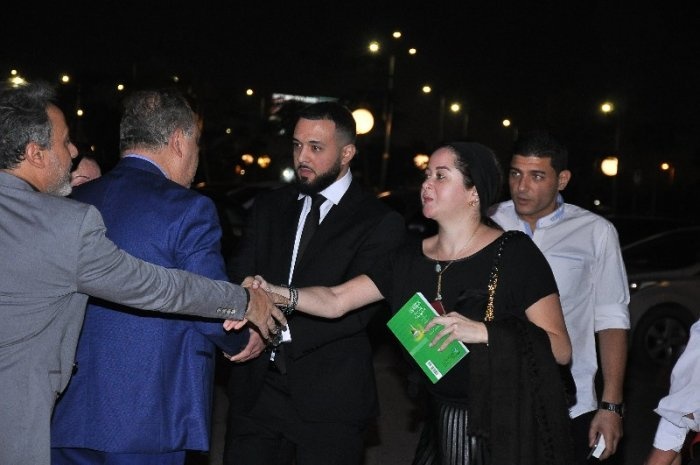  رامي عز بركات يستقبل المعزين بأخيه