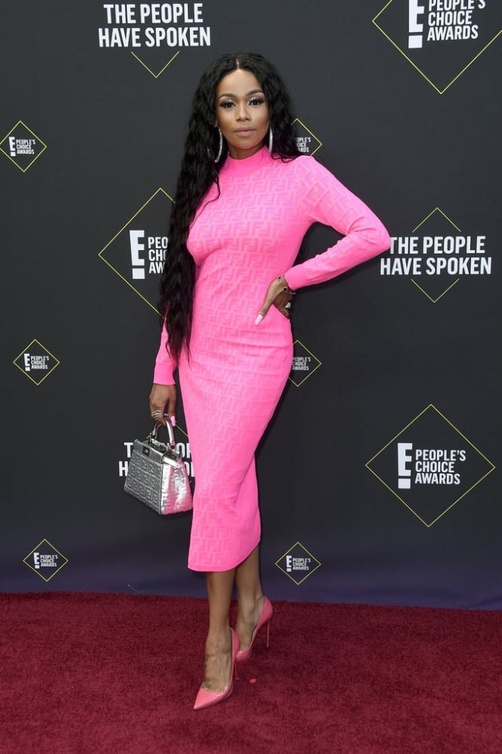 فستان فوشيا جريء من اختيار Bonang Matheba