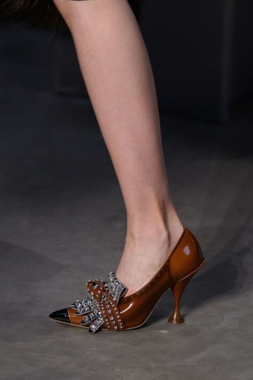 حذاء نسائي من Burberry