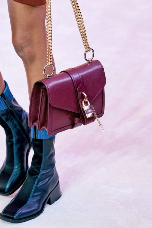  حقيبة يد باللون العنابي من Chloé