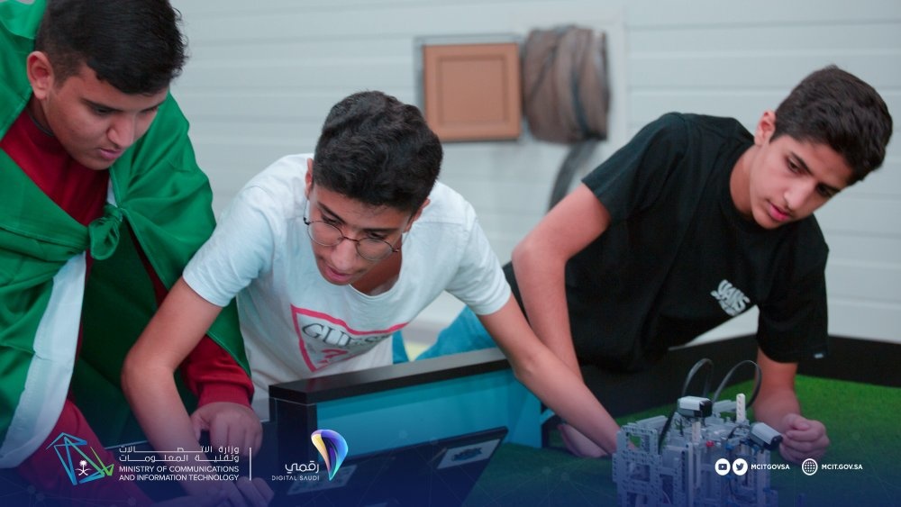  من الفرق السعوديه المشاركة في نهائي الروبوت العالمي
