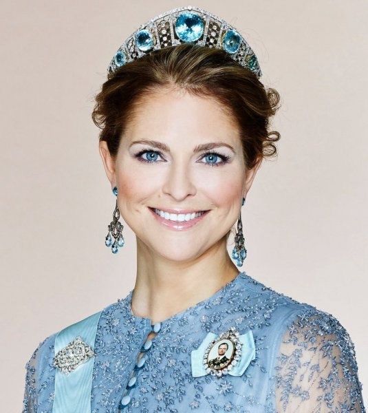الأميرة مادلين تتألق بتاج "The Swedish Aquamarine Kokoshnik Tiara" المرصع بالألماس وحجر الأكوامارين