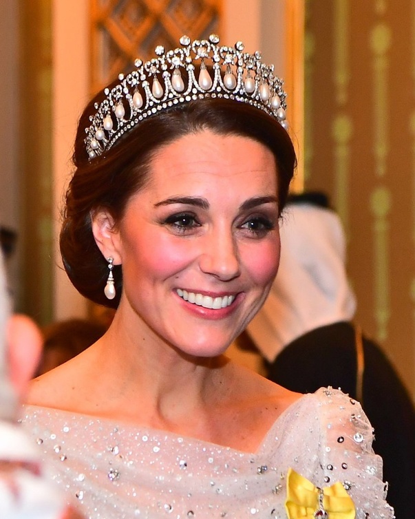 كيت ميدلتون تتزين بتاجها المفضل عقدة العشاق "Lover's Knot Tiara" المرصع بالألماس واللؤلؤ