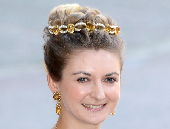 الأميرة ستيفاني تتزين بتاج ‏"‏The Luxembourg Citrine and Pearl Bandeau‏"‏