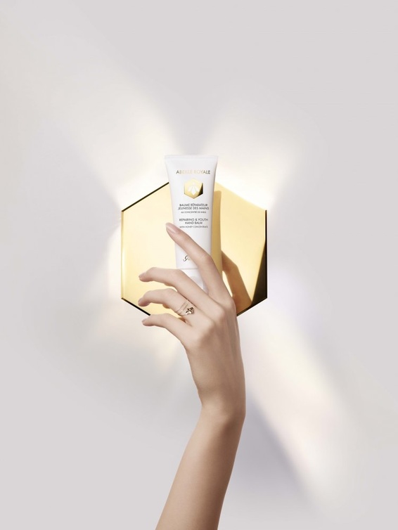 ABEILLE ROYALE طقوس العناية باليدين من Guerlain