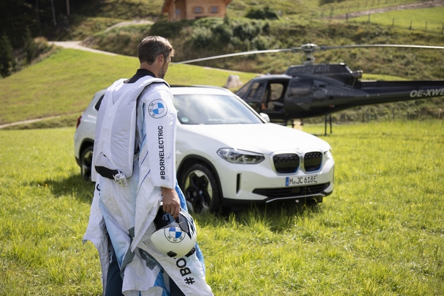 مكونات البدلة الكهربائية من BMW i