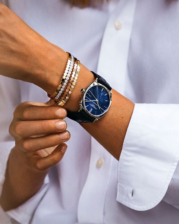 تنسيق الاساور المتراصة باسلوب مثالي ولائق من Chaumet