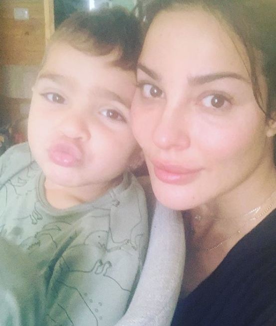 نادين نجيم بأحدث صورة لها مع ابنها