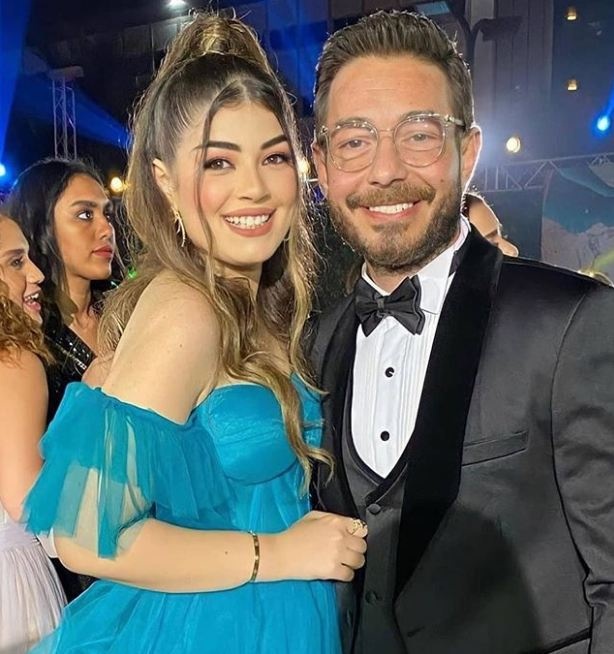 ليلى زاهر مع والدها في حفل زفاف هنادي مهنا
