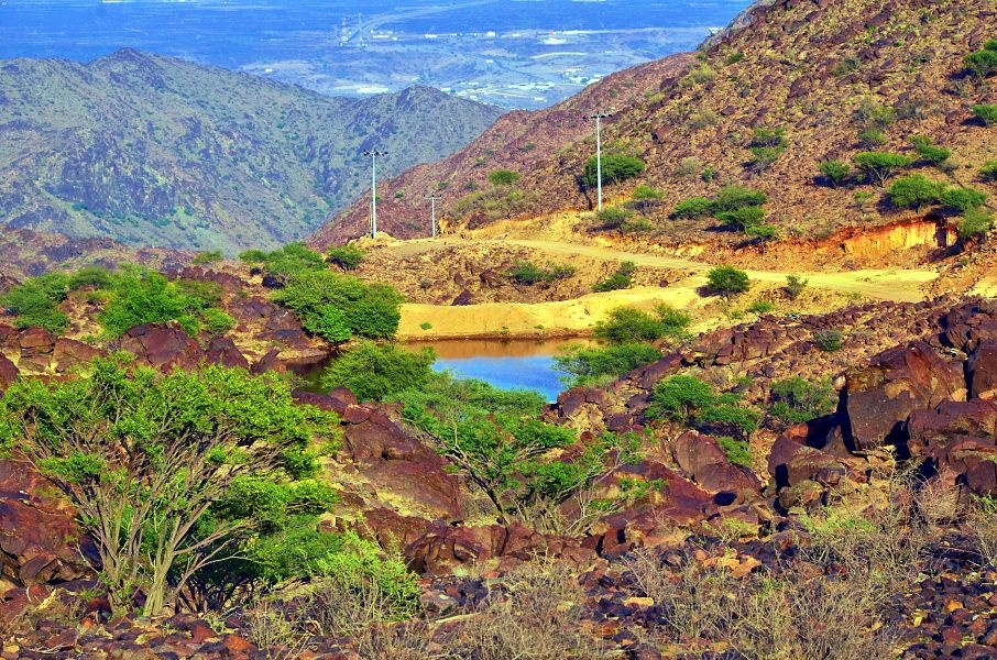 المناظر الخلابة تحيط بجبل شَمَنْصِير "الصورة من وكالة الأنباء السعودية"