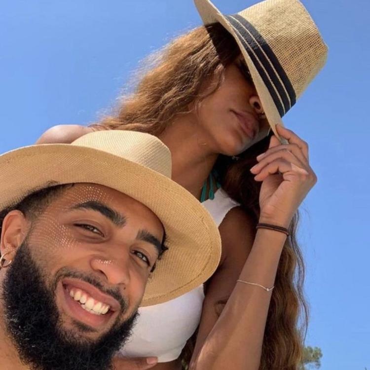هند البحرينية وزوجها