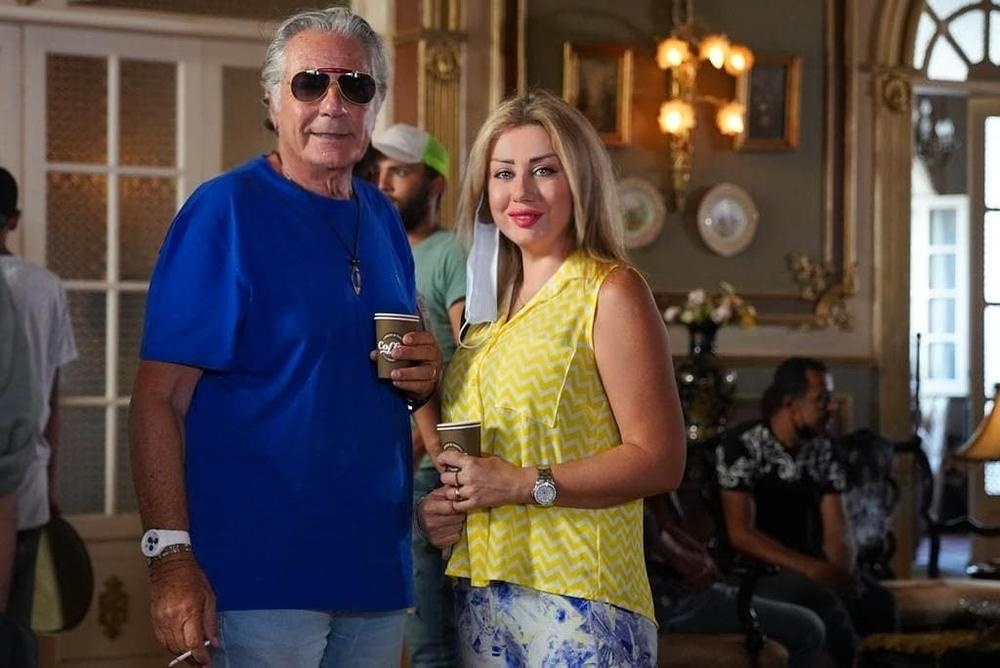 مصطفى فهمي مع طليقته في كواليس أحد أعماله