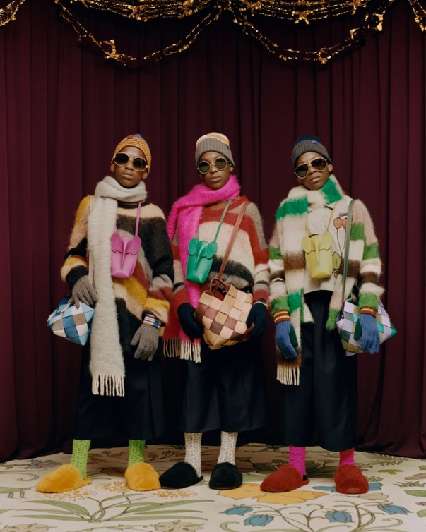 LOEWE  تطلق مجموعة هدايا خاصّة بموسم الأعياد
