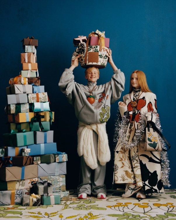 LOEWE  تطلق مجموعة هدايا خاصّة بموسم الأعياد