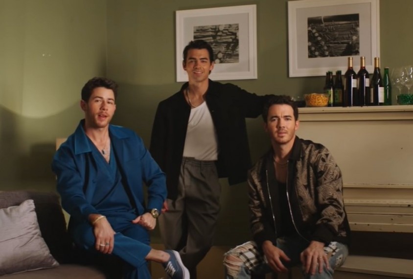  حلقة Jonas Brothers Family Roast
