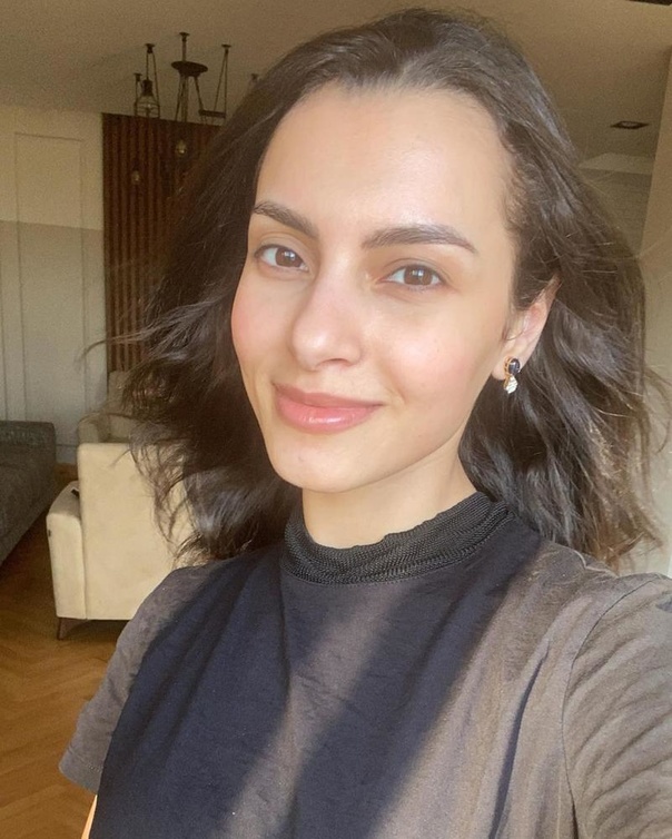 كارمن سليمان بصورة لها بدون مكياج