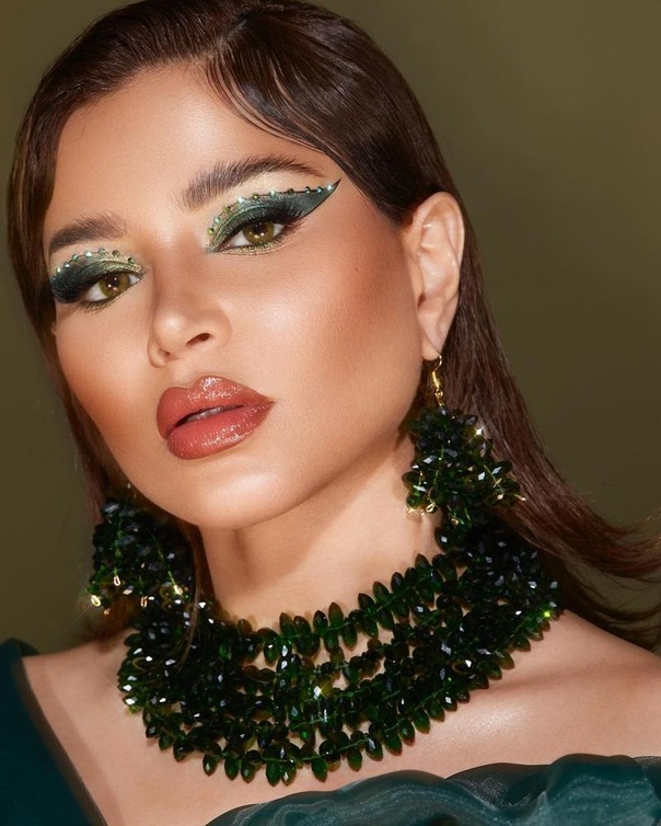 نهى نبيل برسمة مكياج جريئة ومبتكرة