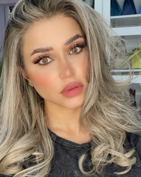  نهى نبيل متجددة في الوان شعرها