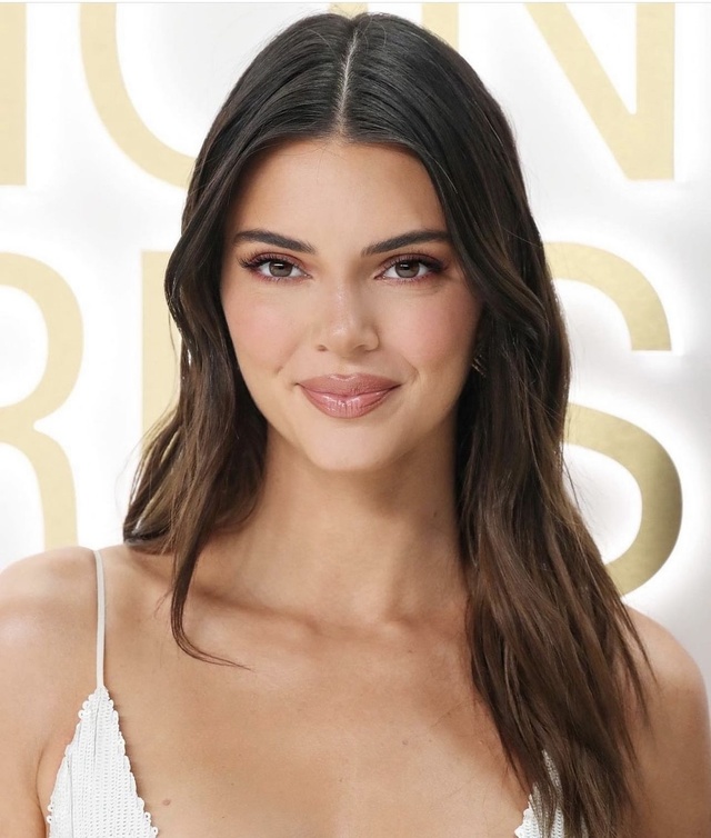 تسريحات شعر للصبايا بأسلوب Kendall Jenner