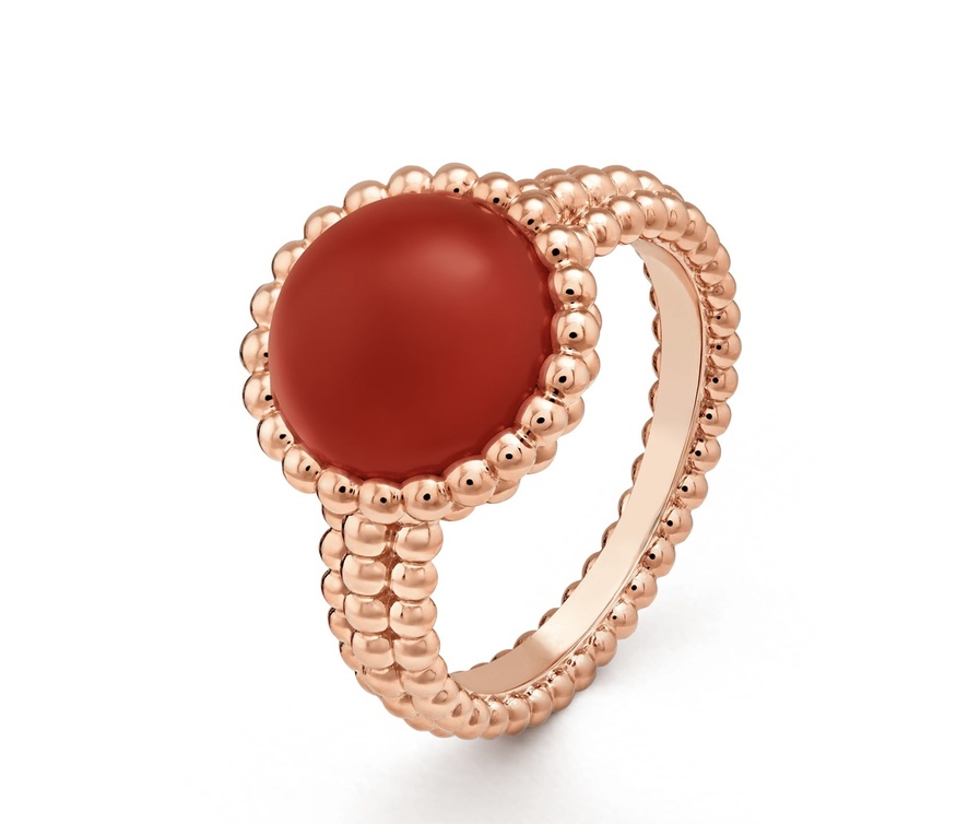 خاتم من العقيق الأحمر من Van Cleef & Arpels
