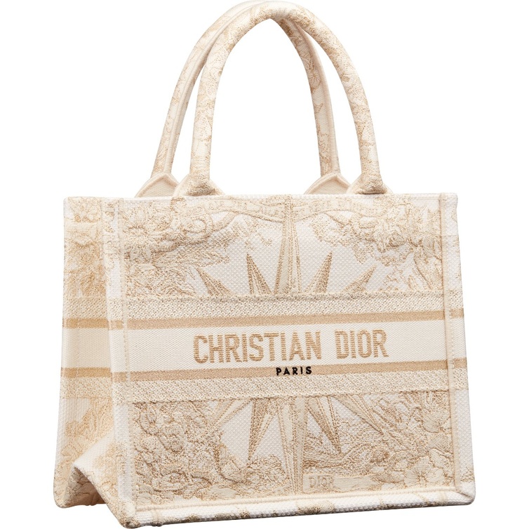 "عالم ديور المذهل" The Fabulous World of Dior في Harrods