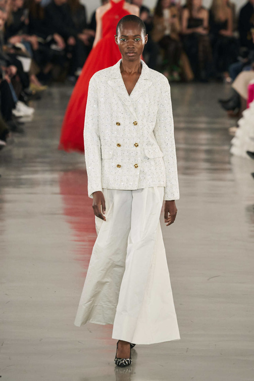 موضة البنطلون الواسع من الأسفل من وحي Giambattista Valli
