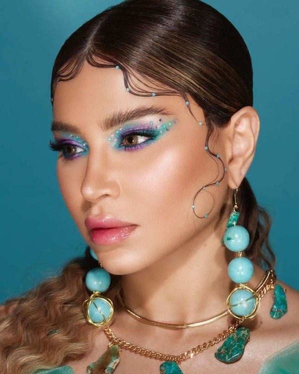  نهى نبيل بمكياج قصير