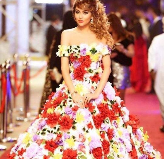 مريم حسين بفستان استعراضي بعيد عن الأناقة
