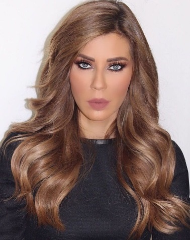 كارلا حداد تتجه نحو صبغات الشعر البني