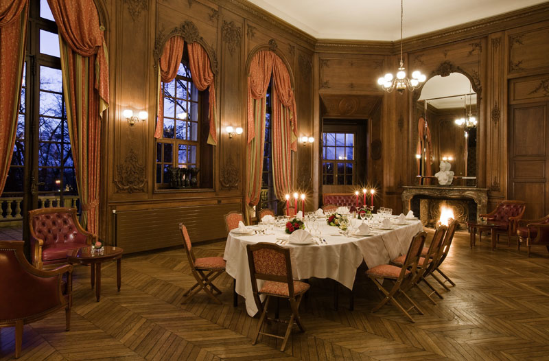رومانسية في فندق Château De Montvillargenne