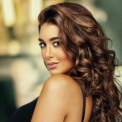 الفنانة ياسمين صبري