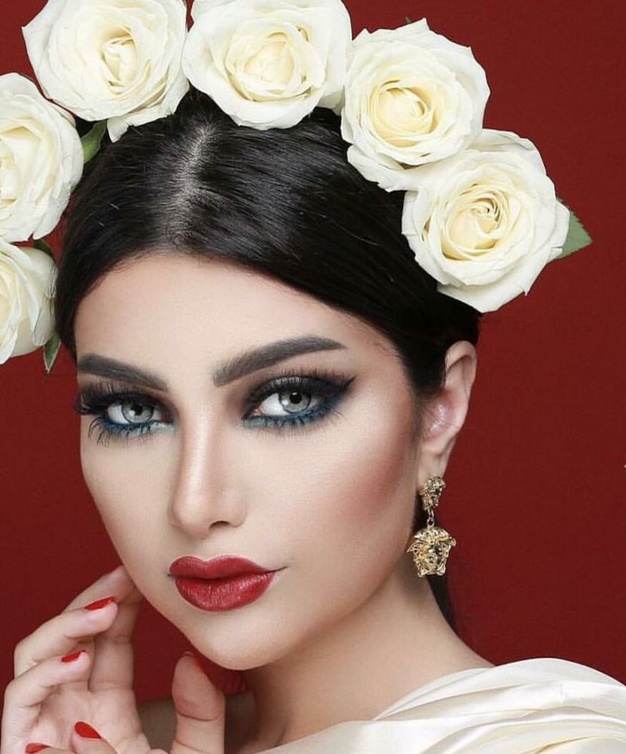 من ماكياج منى النعمان