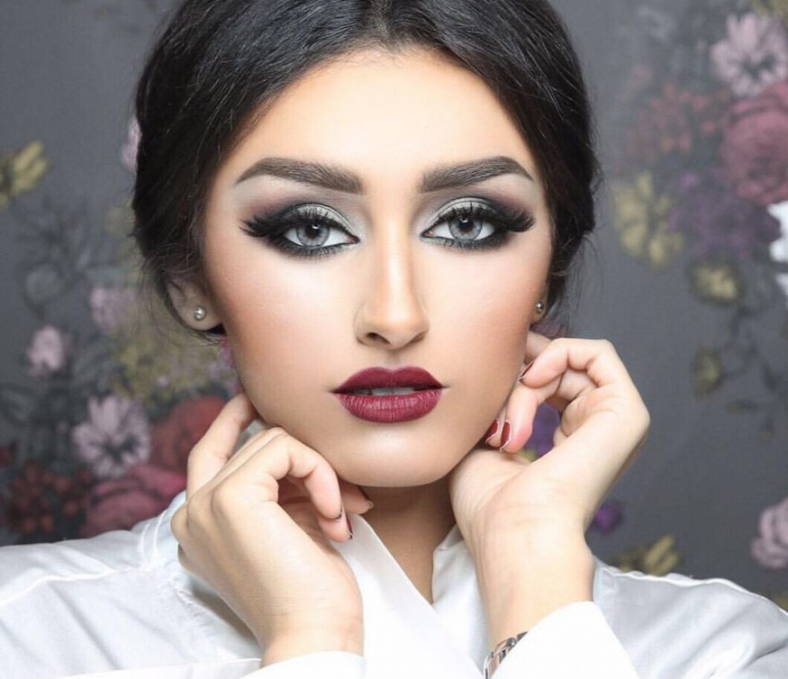 ماكياج خبيرة التجميل منى النعمان