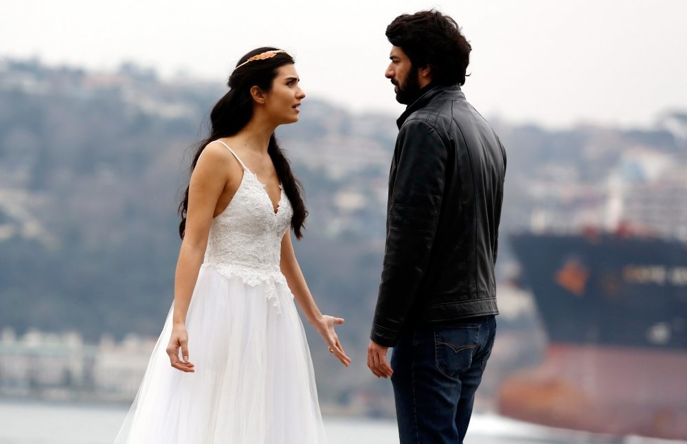 مشهد من مسلسل العشق الاسود