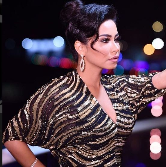شيرين عبد الوهاب اعتمدت تسريحات شعر مرفوعة انيقة