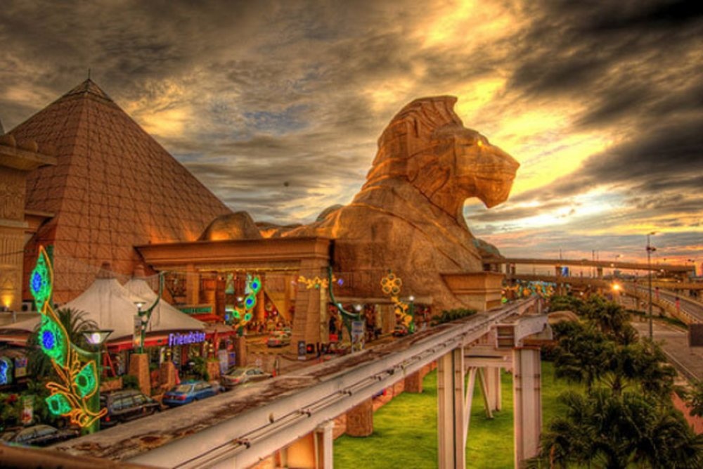 من Sunway Pyramid