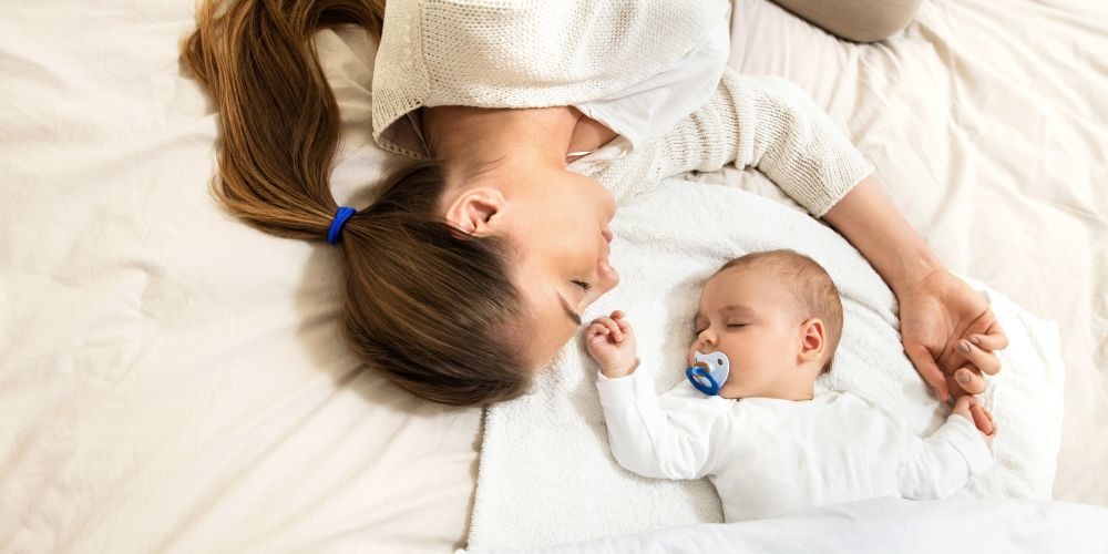 ابتعدي عن استخدام سكاتة الأطفال فهي من الأمور المسببة لإضطرابه النفسي فيما بعد.
