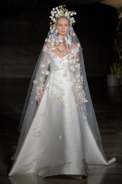 reem acra فستان من