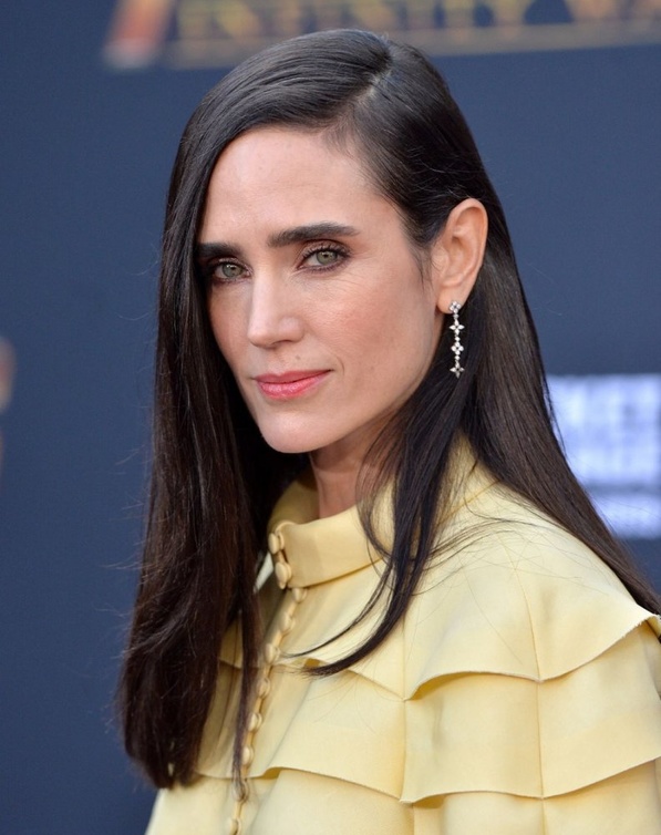 Jennifer Connelly تحب تسريحات الشعر البسيطة