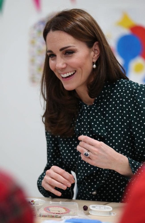  الأميرة كيت ميدلتون kate Middletonمع أقراط اللؤلؤ
