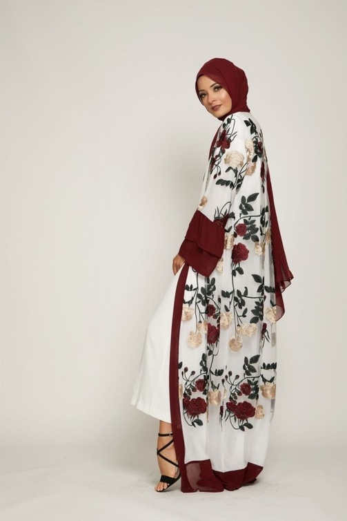 عباءة من abayabuth