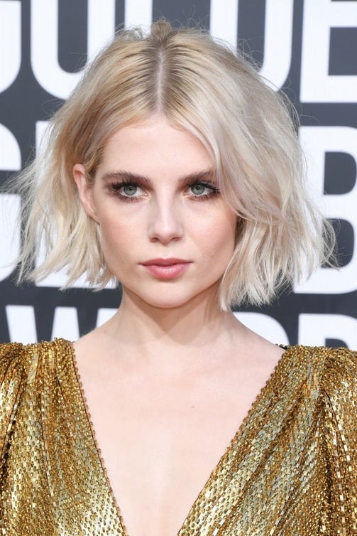  قصات شعر كاريه من Lucy Boynton